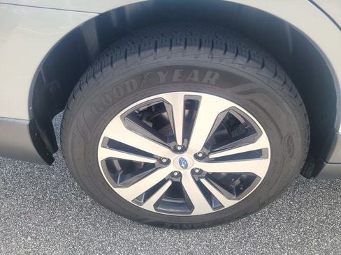 Used 2019 Subaru Outback 3.6R Limited AWD/4WD image 10