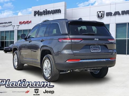 New 2026 Jeep Grand Cherokee Laredo image 4