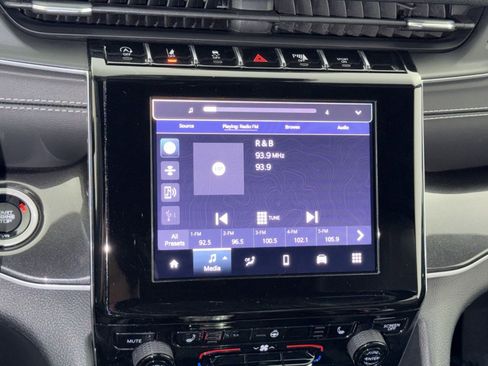 Used 2023 Jeep Grand Cherokee Altitude image 18