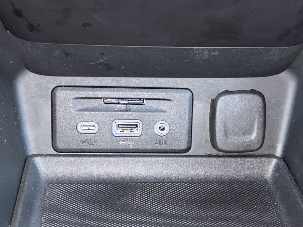 Used 2022 GMC Terrain SLE w/ Driver Convenience Package FWD image 5