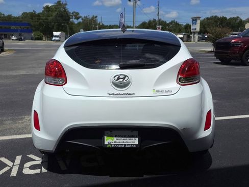 Used 2016 Hyundai Veloster FWD image 6