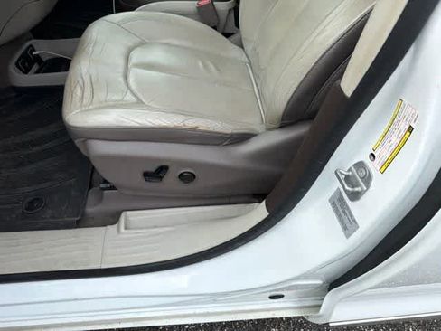 Used 2017 Chrysler Pacifica Touring-L FWD image 15