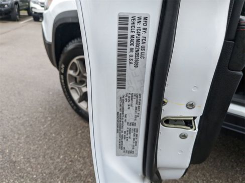 Used 2022 Jeep Cherokee Trailhawk image 30