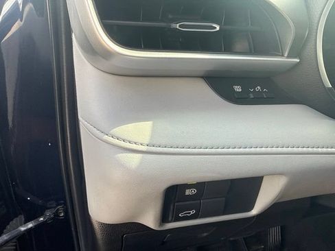 Used 2020 Toyota Highlander XLE w/ Protection Package #3 AWD/4WD image 23