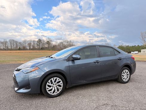 Used 2019 Toyota Corolla LE image 1