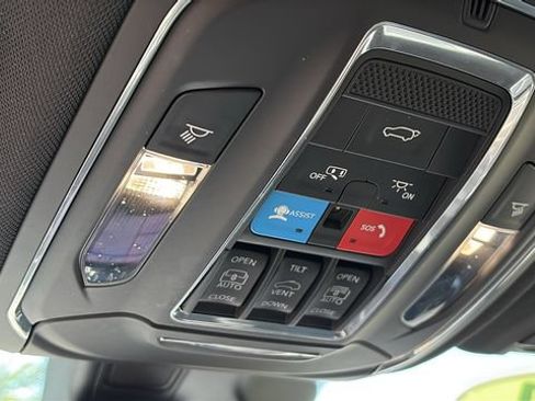 Used 2024 Jeep Grand Cherokee Limited w/ Black Appearance Package AWD/4WD image 22