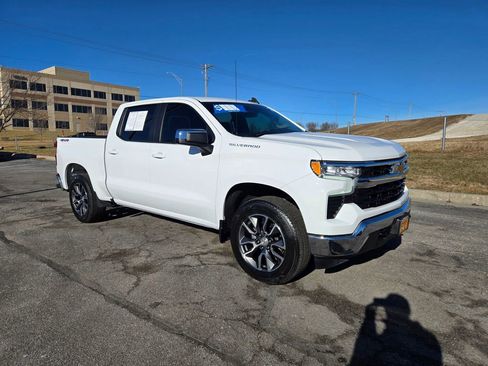 Used 2022 Chevrolet Silverado 1500 LT image 1