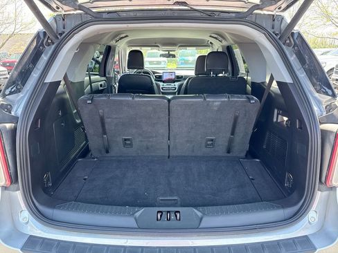 Used 2021 Ford Explorer XLT w/ Equipment Group 202A image 24