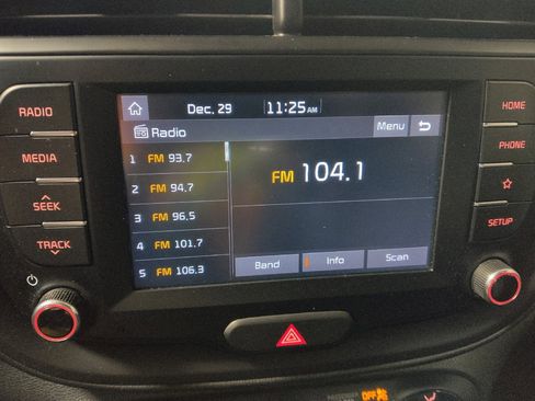 Used 2020 Kia Soul LX image 25