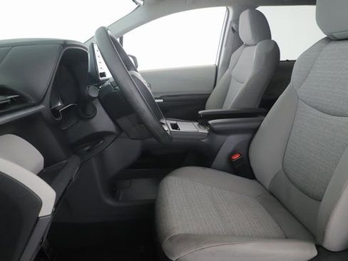 Used 2024 Toyota Sienna LE image 16