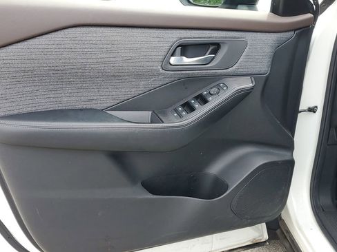 Used 2023 Nissan Rogue SV AWD/4WD image 17