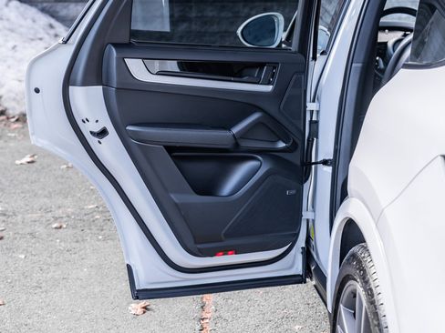 Used 2024 Porsche Cayenne image 19