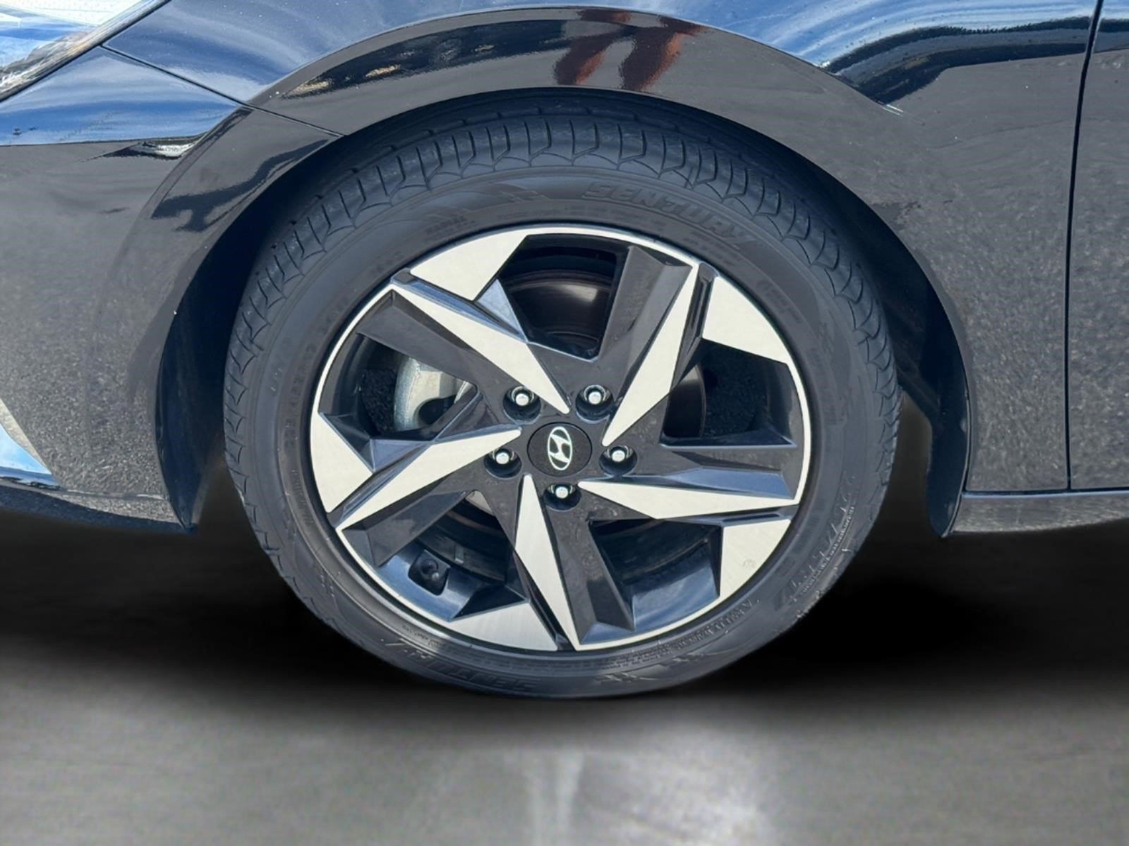 Used 2023 Hyundai Elantra Limited FWD image 19