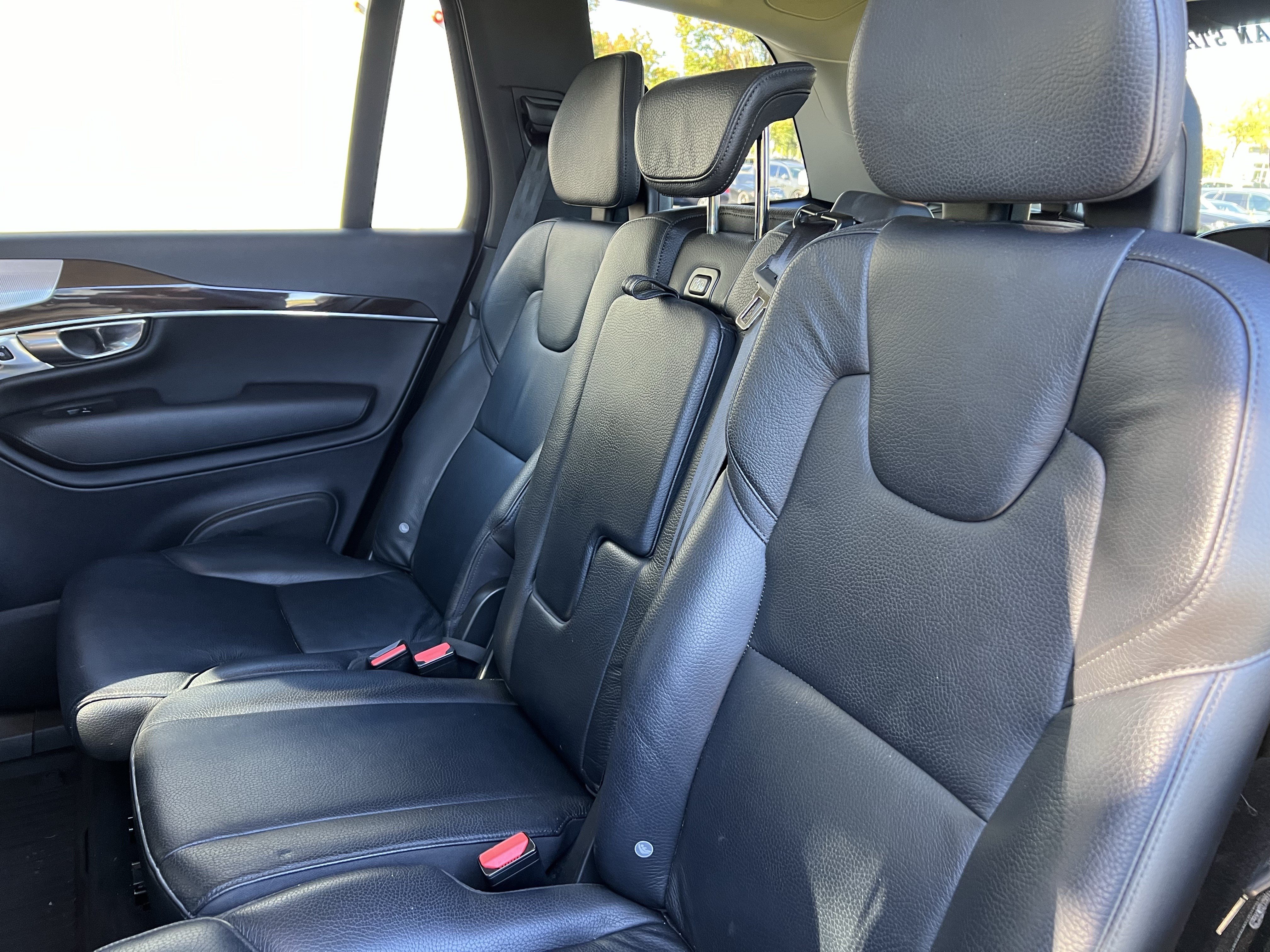 Used 2016 Volvo XC90 T6 Momentum w/ Momentum Plus Package AWD/4WD image 33