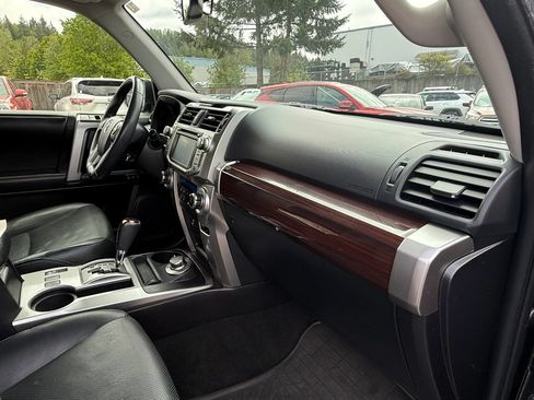 Used 2016 Toyota 4Runner Limited AWD/4WD image 28