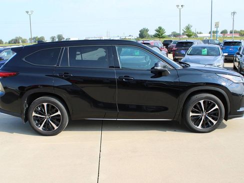 Used 2022 Toyota Highlander XSE image 4