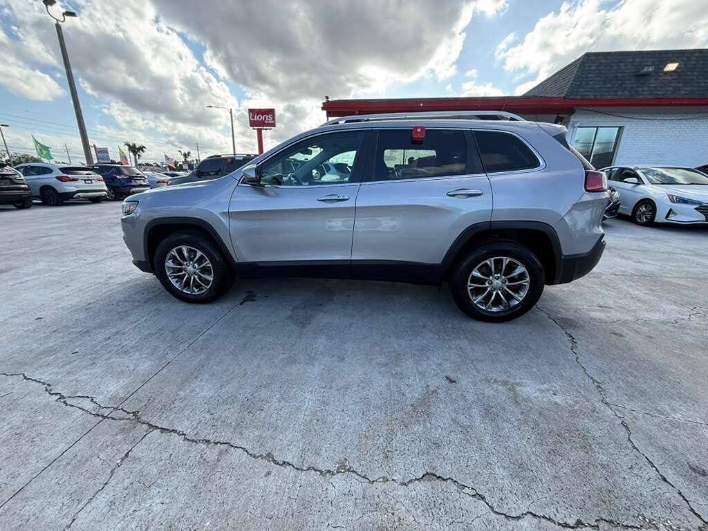 Used 2019 Jeep Cherokee Latitude Plus w/ Cold Weather Group AWD/4WD image 7