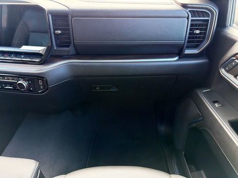 Used 2024 GMC Sierra 1500 SLT image 18