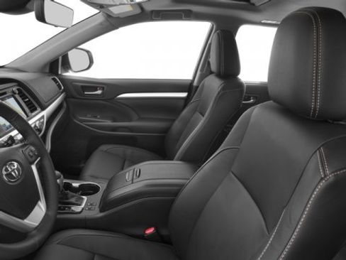 Used 2017 Toyota Highlander XLE AWD/4WD image 9