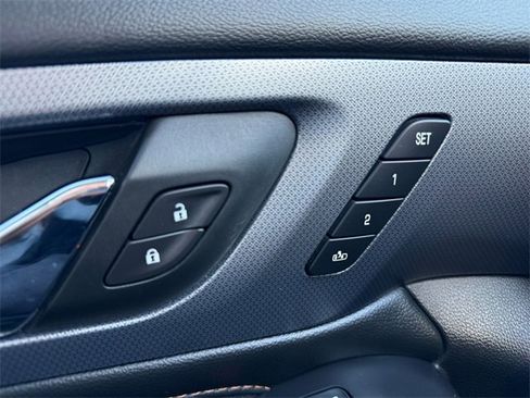 Used 2021 Chevrolet Traverse Premier w/ Redline Edition image 17