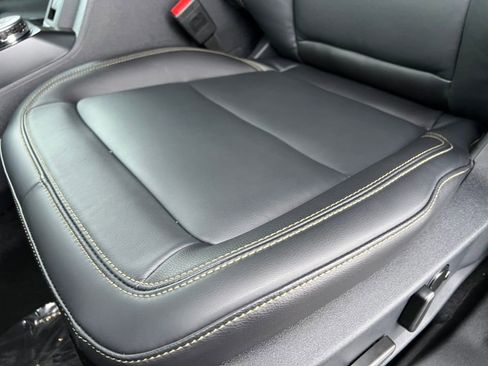 Used 2025 Ford Bronco Badlands image 11