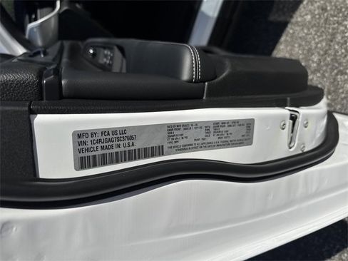 New 2025 Jeep Grand Cherokee Altitude image 30