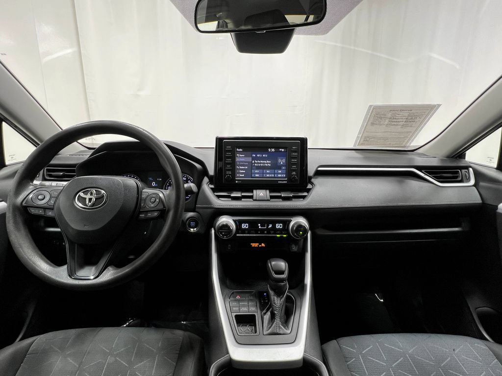 Used 2020 Toyota RAV4 XLE AWD/4WD image 18