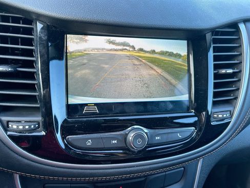 Used 2019 Chevrolet Trax LT w/ LT Convenience Package FWD image 22
