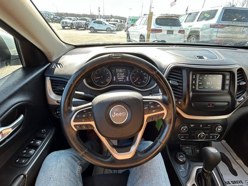 Used 2015 Jeep Cherokee Latitude image 28