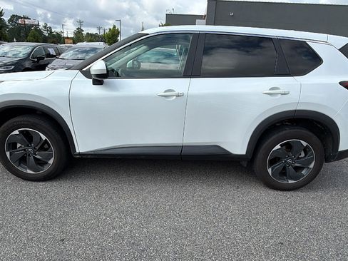 Used 2024 Nissan Rogue SV AWD/4WD image 11