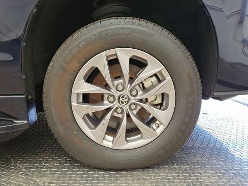 Used 2022 Toyota Sienna XLE image 33