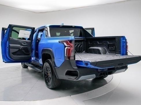 New 2025 Chevrolet Silverado EV LT image 19