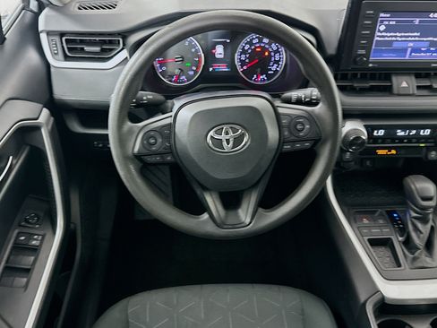 Used 2020 Toyota RAV4 XLE FWD image 18