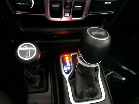 Used 2020 Jeep Wrangler Unlimited Sport image 17