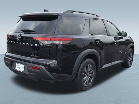 Used 2023 Nissan Pathfinder SV image 9