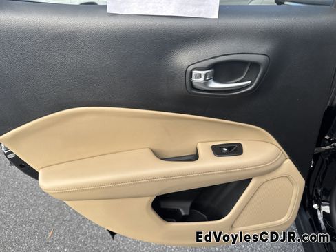 Used 2018 Jeep Compass Sport w/ Tech Group image 26