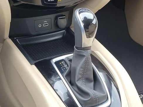 Used 2020 Nissan Rogue SV image 18