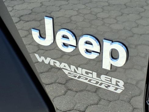 Used 2021 Jeep Wrangler Sport AWD/4WD image 34