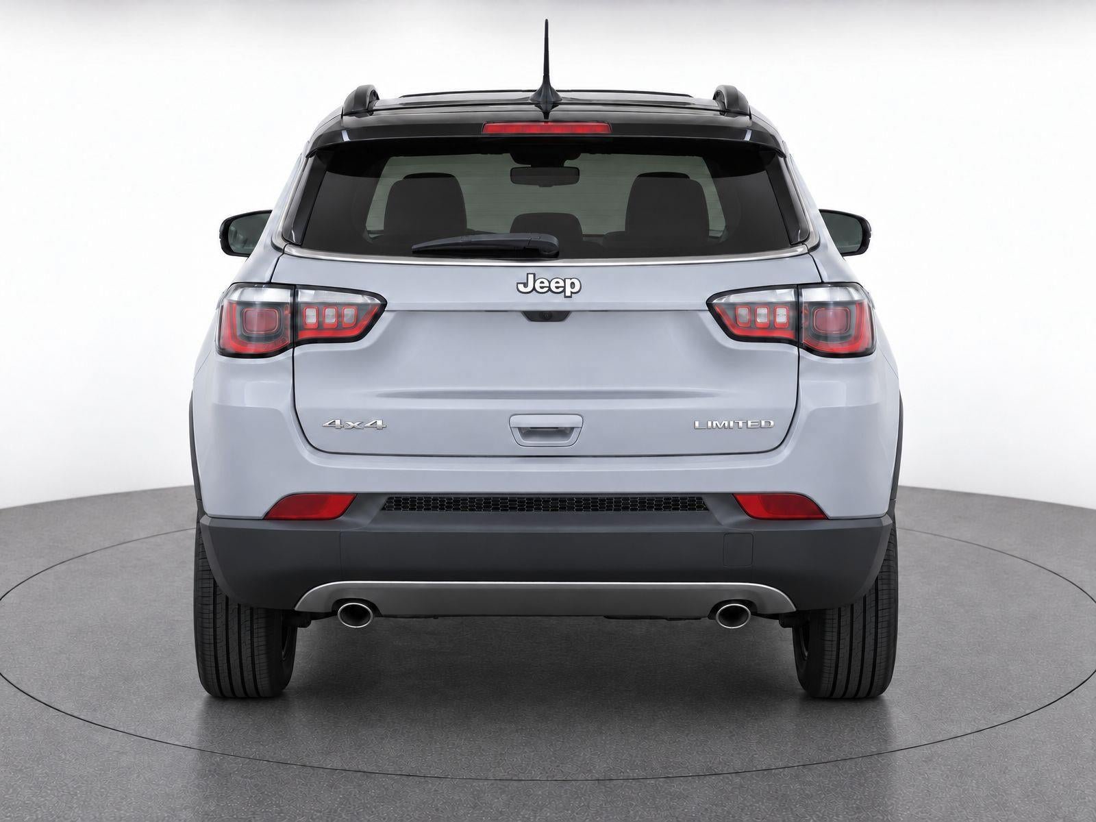 Used 2023 Jeep Compass Limited AWD/4WD image 2