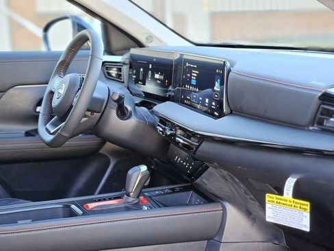 New 2026 Nissan Kicks SR FWD image 12