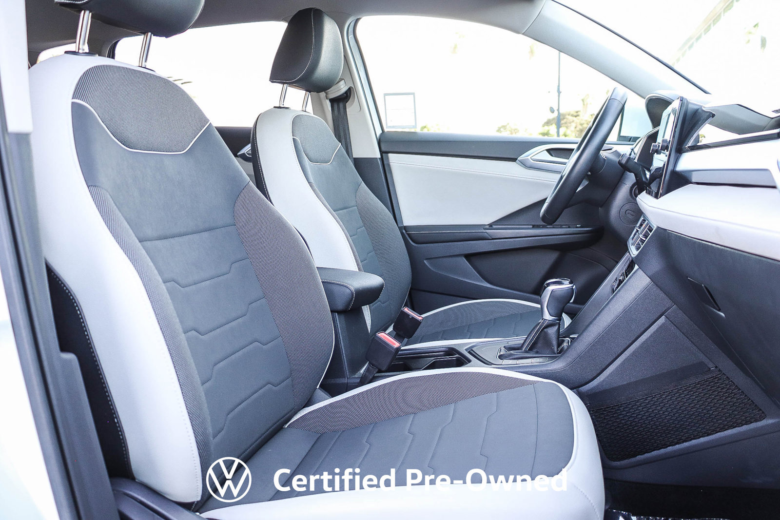 Used 2025 Volkswagen Taos SE FWD image 18