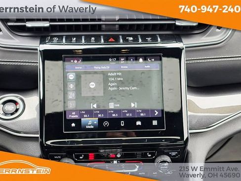 Used 2023 Jeep Grand Cherokee Altitude image 9