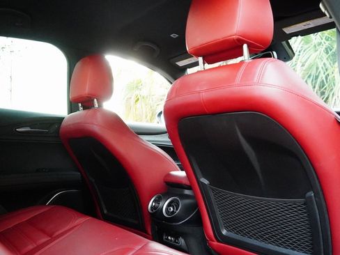 Used 2022 Alfa Romeo Stelvio Sprint image 31