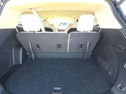 Used 2023 Buick Enclave Essence image 12