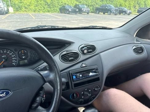 Used 2004 Ford Focus SE FWD image 7