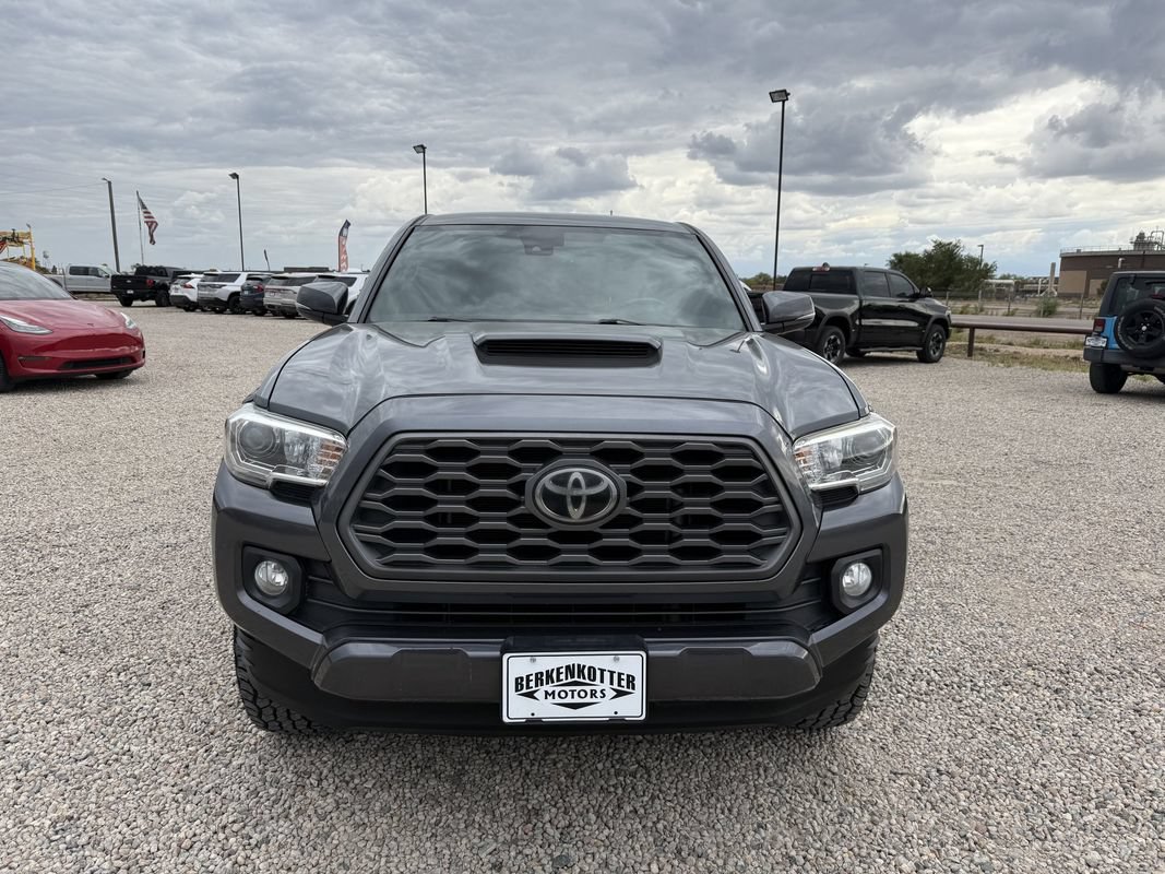 Used 2021 Toyota Tacoma TRD Sport w/ Technology Package AWD/4WD image 3