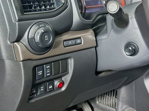 Used 2021 Nissan Titan PRO-4X w/ Pro-4x Convenience Package AWD/4WD image 17