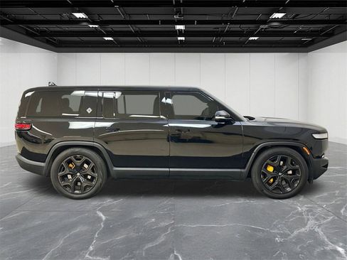 Used 2023 Rivian R1S Launch Edition image 10