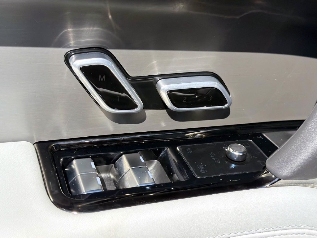 New 2027 Land Rover Range Rover Sport SE AWD/4WD image 16