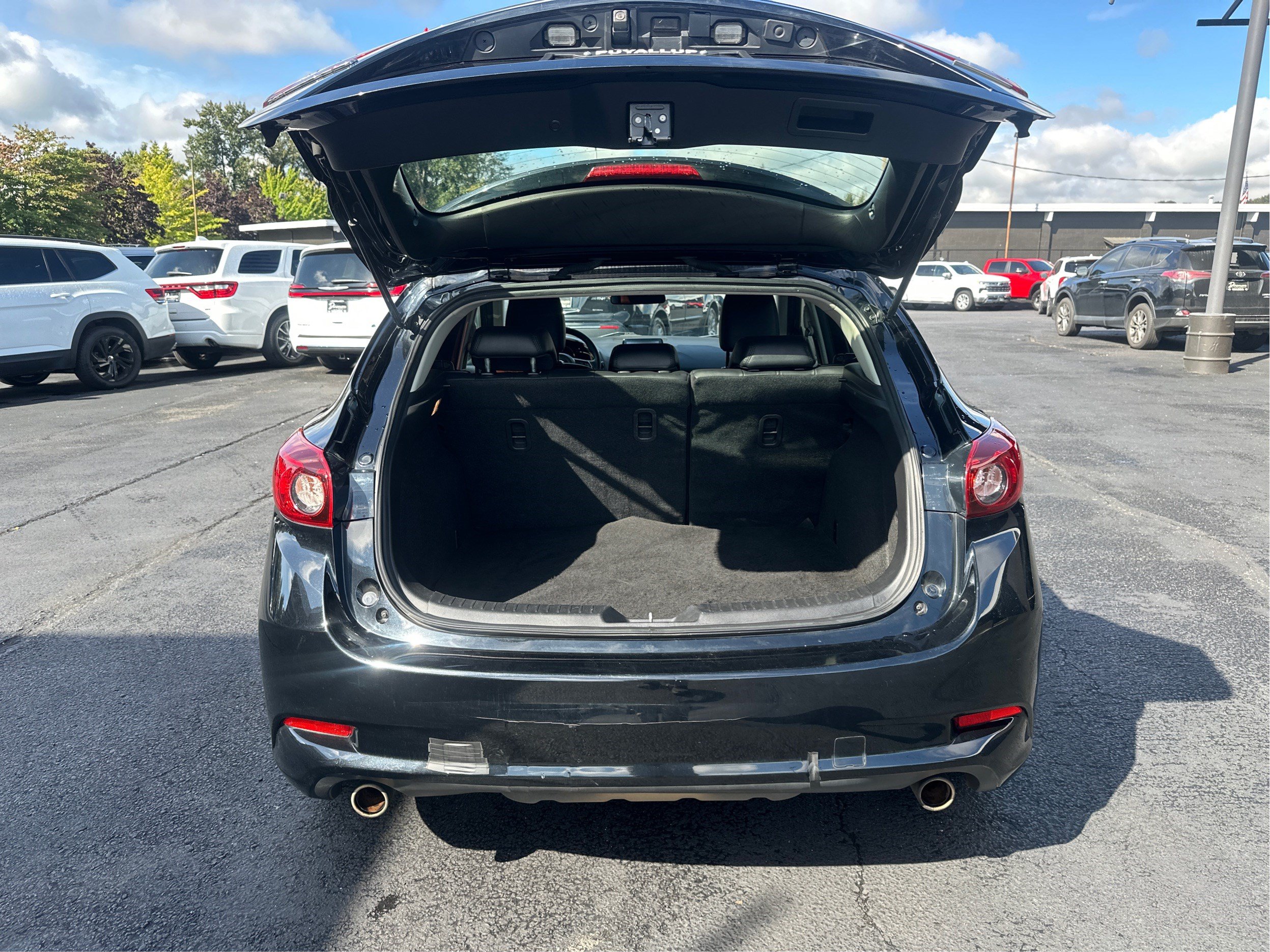Used 2018 MAZDA MAZDA3 Touring FWD image 11